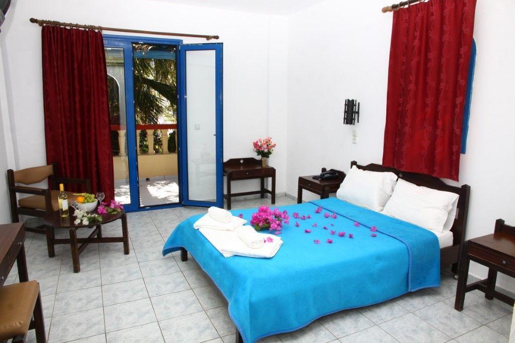 Palm Bay Hotel Sissi Екстериор снимка